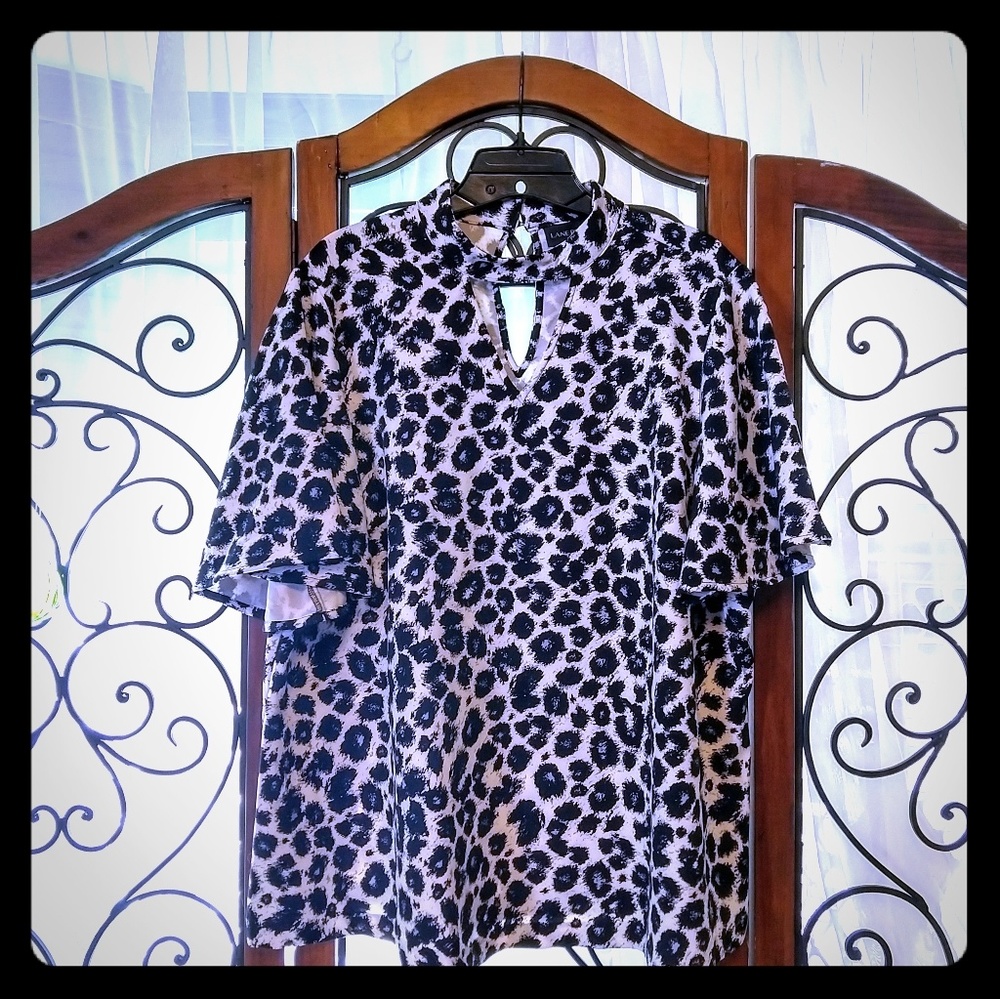 Keyhole choker top in cheetah print